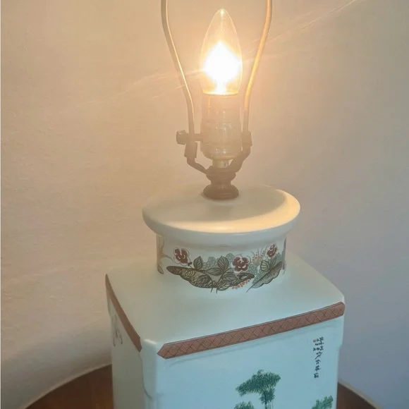 Vintage Hand Painted Porcelain Chinese Feng Cheng Table Lamp 26” - Picture 9 of 13